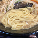 奥州麺処 味噌政宗 - 麺アップ、これが中。