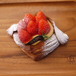 ベイク＆ロール - 料理写真:いちごのデニッシュ（¥420＋税）