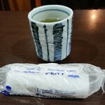 Otomisan - お茶とおしぼりが来ました。