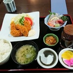Otomisan - 今日はカキフライ定食(刺身付き)[税込980円]にしました。