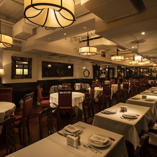 銀座の地下に華麗な劇場空間