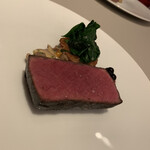 SEZANNE - 鹿肉。断面が綺麗、赤身の肉汁がキラキラ