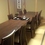 2階の10名までの個室。