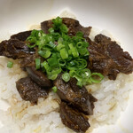 オイタミート - ご飯の上に、牛たんとタレと小葱を乗せれば、あっという間に「牛たん丼」の完成(*'-')b OK!