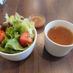 A dot Cafe - ランチのスープとサラダ