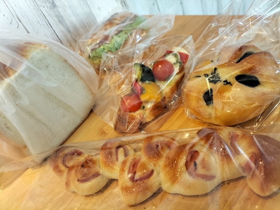 写真 : BREAD LABO 555 （ブレッドラボ 555） - 三股/パン | 食べログ