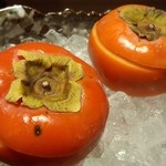 しのはら - 柿を器に。中身は何だろう。