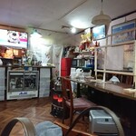 SUN - ローカル感たっぷりな店内(^^)