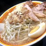 えどもんど - 『ラーメン[豚2枚・半玉子]』(麺少なめ・ニンニク少なめ)