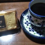 雪詩慕雲 - 味噌のシフォンケーキ、以前ルイ１４世珈琲を飲んだ時にいただいたカップで１１月限定のブラジルヴィオレッタ。