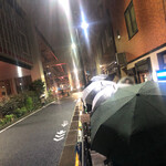 えどもんど - 平日19時、雨でも20人待ち