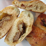 cafe de MOU - シェフ特製 豚の煮込みのパンとフ―ガス