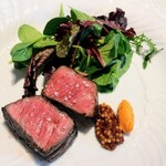 La Brianza - Ａ5和牛もも炭火焼きロメスコソースタスマニア産粒マスタード。程よいサシ厚みのあるカット噛みしめるたびジュワッ美味しい大好き炭火焼き(๑´ڡ`๑)♡