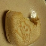 しのはら - フォアグラとアンポ柿の最中。食べてみて何かを当ててと言われたので、噛んじゃいました(笑)。