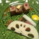 しのはら - 近江牛のステーキ。左はタスマニアの粒マスタード。