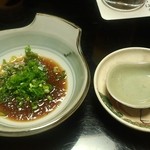 しのはら - 多分お鍋はフグなんだろうと思わせるポン酢とねぎ。