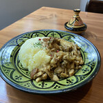 Morokkan Dainingu Marumero - スパイシーチキンソテー丼。