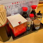 長崎亭 - 卓上の調味料。