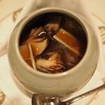 崎陽軒本店 嘉宮 - 山百合ポークの柔らか煮と干し牡蠣の壺焼き