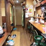 想々 - カウンター6席、小上がり4人座敷×3席