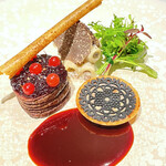 ASAHINA Gastronome - 右側の黒い模様は、イカ墨。芸が細かすぎ