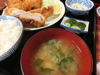 Izakaya Yuki - 味噌汁と漬物等
