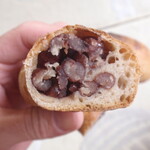 ベーカリー ブレッド ＆ グラス - 餡は皮から飛び出さないギリギリまで煉り込まれています♡