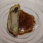 ラチュレ - 蝦夷鮑のパイ包み　カット