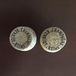 モイベーカリー - 年初のもの(左)は乾燥して痩せている