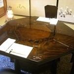 Hirasansou - ＜2012.12月＞個室には桜で作られた朱塗りの八角テーブル。ほれぼれするほど美しい。