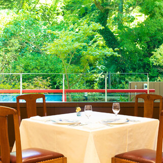 歴史を感じる空間でのお食事を