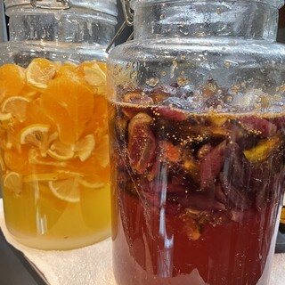 季節の果物ドリンク、自然派ワインなど、お飲み物も豊富◎