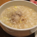 高麗苑 - 熱々でお肉の旨味がつまったコムタンスープ（７５０円）