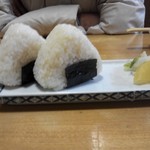 居酒屋 ふじさわ - 相方のおにぎり、鮭と昆布