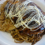 台付きお好み焼きそばガーリックチップ入りダブル（マヨネーズを）