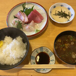 サン・ハルモト - 刺身おまかせ＆エビフライ定食（900円）