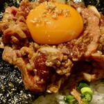 Yakinikuya Kazu Kagurazaka - 表面を炙った牛赤身肉を細切りにした焼きユッケ