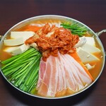kimchi pork hotpot