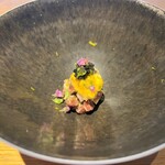 メシモ - 相州牛のタルタルにウニとキャビアを乗せて