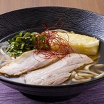 めん房 本陣 - 自家製煮豚ニラ餅うどん