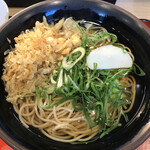 麺家 - たっぷりの青ネギと、無料のたぬき