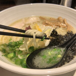 ラーメンは人を幸せにする - 