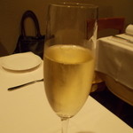 サリュー - グラスシャンパン