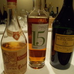 サリュー - ディジェスティフ３種、左から、カルバドス、アルマニャック、シャリュトリューズ