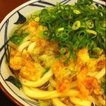 丸亀製麺 - バラ天うどん。小エビのバラ天をチョイス。