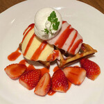京橋千疋屋 フルーツパーラー - ハーフ苺のワッフル