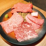 Yakiniku 名もなき名店へ 一切入魂一枚売り焼肉 - 