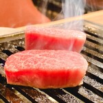 Yakiniku 名もなき名店へ 一切入魂一枚売り焼肉 - 