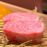 Yakiniku 名もなき名店へ 一切入魂一枚売り焼肉 - 