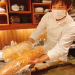 TEPPANDINING IRODORI - パンはバケットとフレンチトーストは〜
      地元パン屋さんに分けて発注してます！